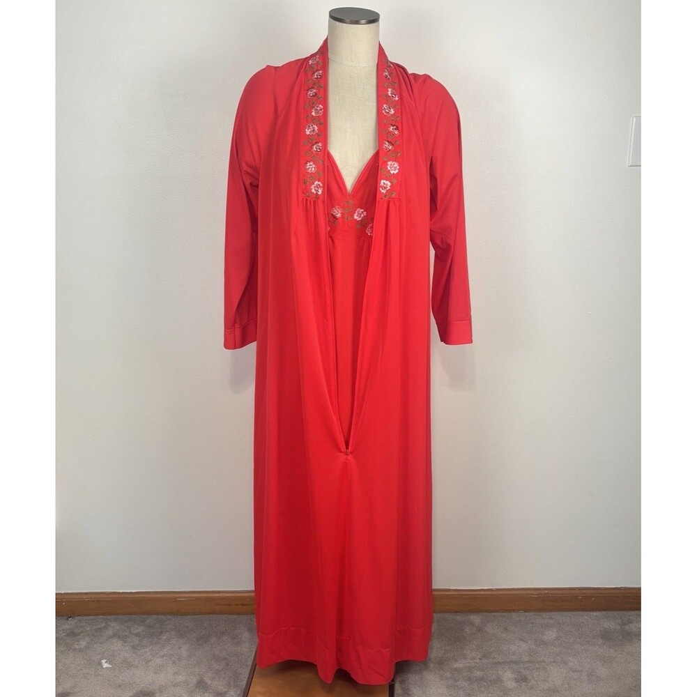 Vintage Shadowline Red Nylon Peignoir Set Nightgown Robe Embroidered Medium USA - Picture 6 of 10